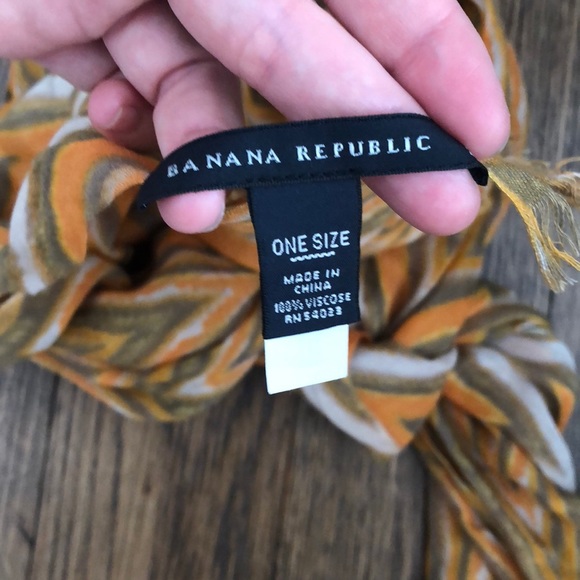 Banana Republic orange chevron scarf - Picture 2 of 4